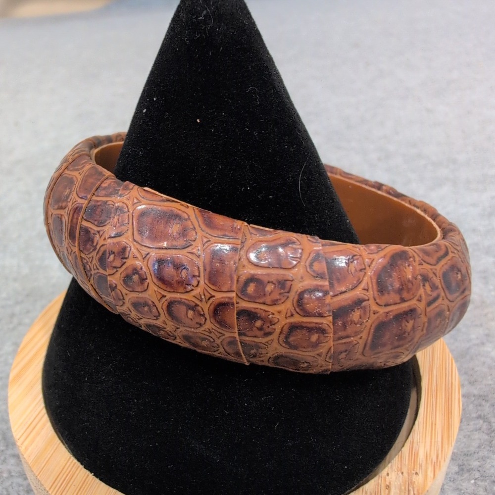 Womens Brown Faux‎ Crocodile Embossed Bangle Bracelet Fashion Jewelry